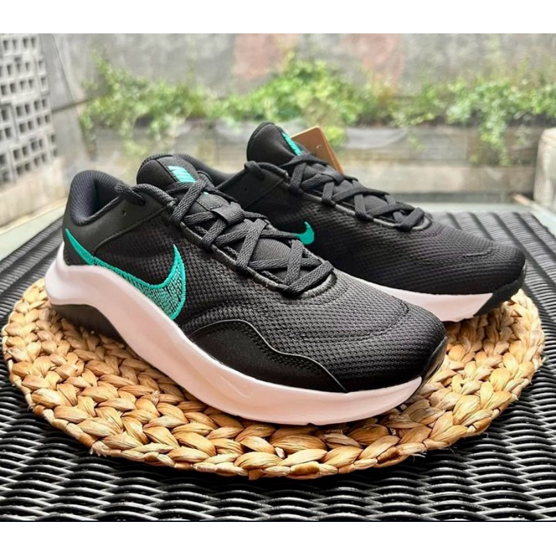 Sepatu Nike Legend Essential 3 Nn (100% original)