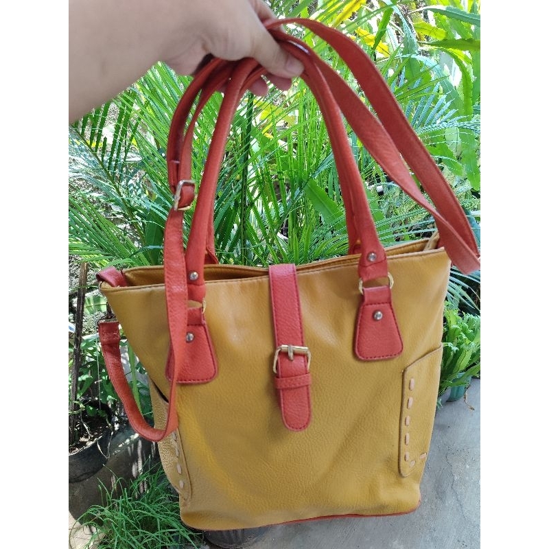 Tas kulit wanita/ Handbag/ Slingbag/ Tas selempang kulit warna kuning-orange