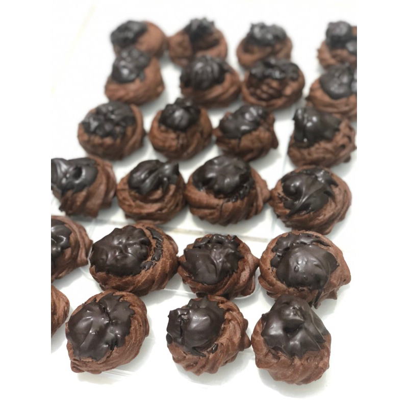 

KUE SOES TRIPLE CHOCOLATE