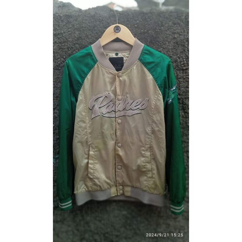 varsity bahan satin