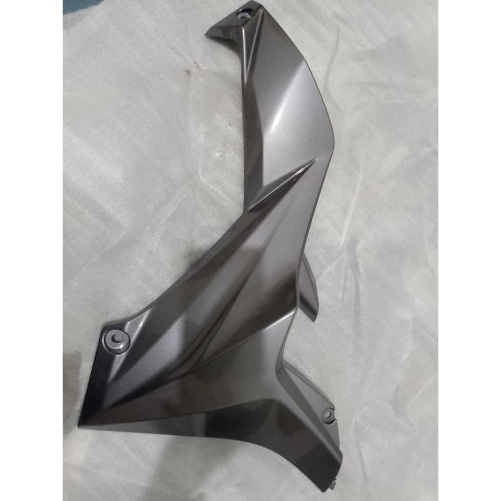 Cover Tebeng Sayap Kanan Silver Blade lama old | 64460KWB920VSM 100% ORI AHM