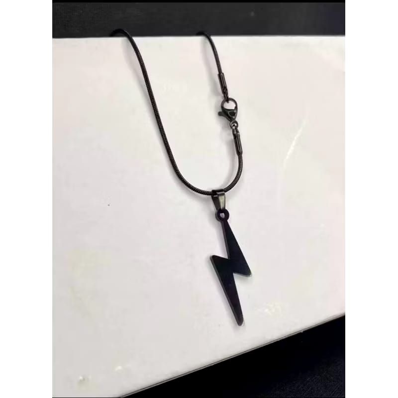 Kalung Titanium Bulat Black Liontin Petir