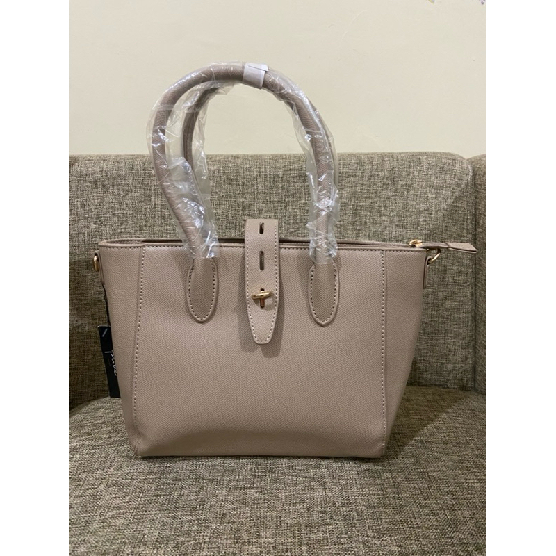 TAS WANITA ORIGINAL PRIVE ROMA BATA