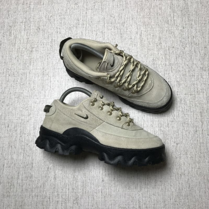 Nike Womens Lahar Low 'Rattan' Not ACG