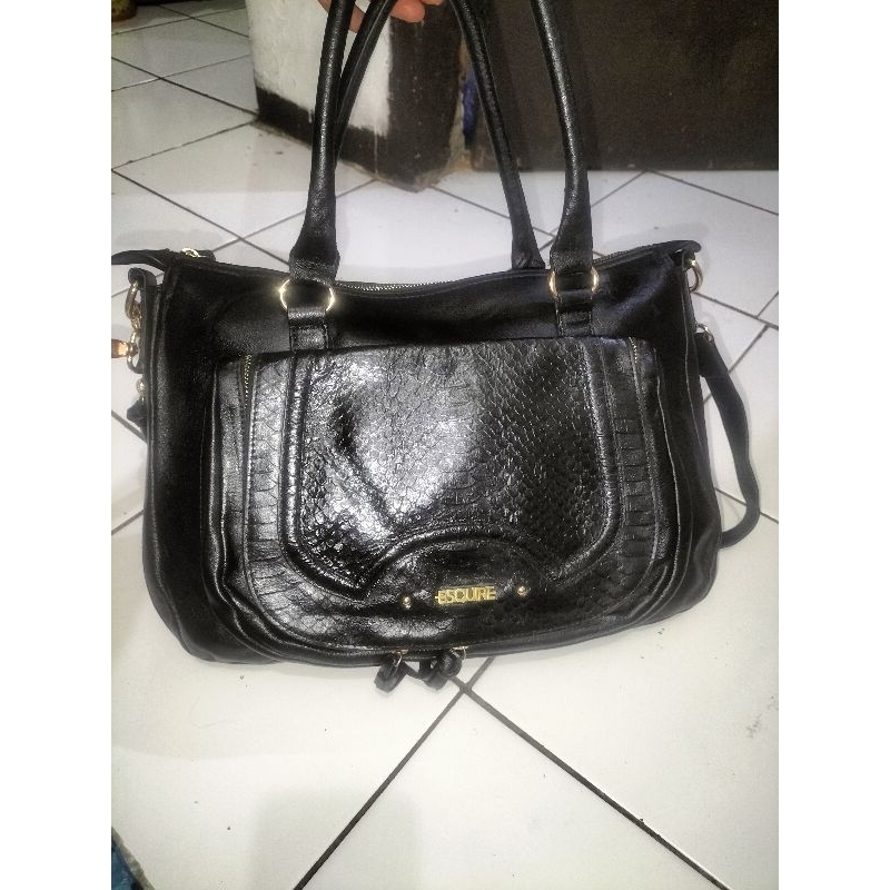 tas wanita kulit asli size besar. brand ESQUIRE preloved.baca deskripsi