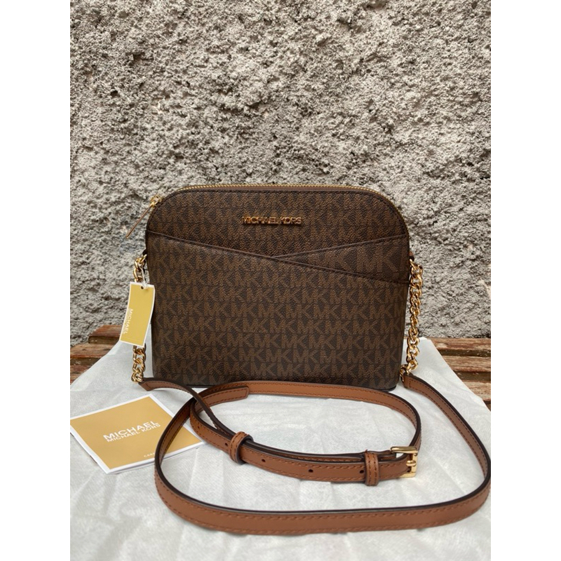 Like New Michael Kors Jet Set signature medium dome crossbody brown