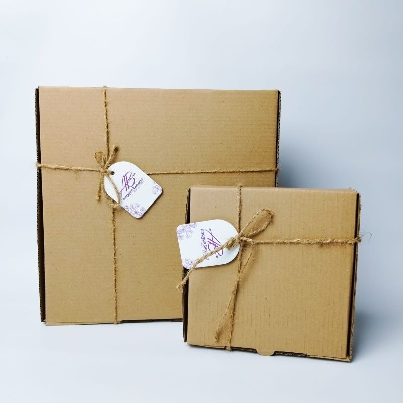 

BOX HAMPERS ANGGUN BUSANA // box kardus untuk hampers kado dll