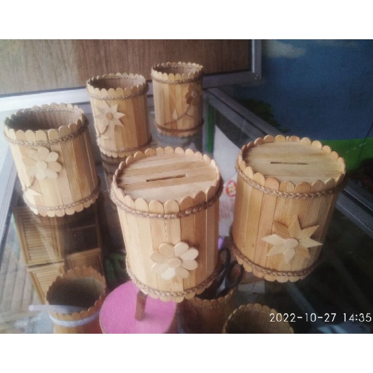 kerajinan tangan celengan dari stik es krim