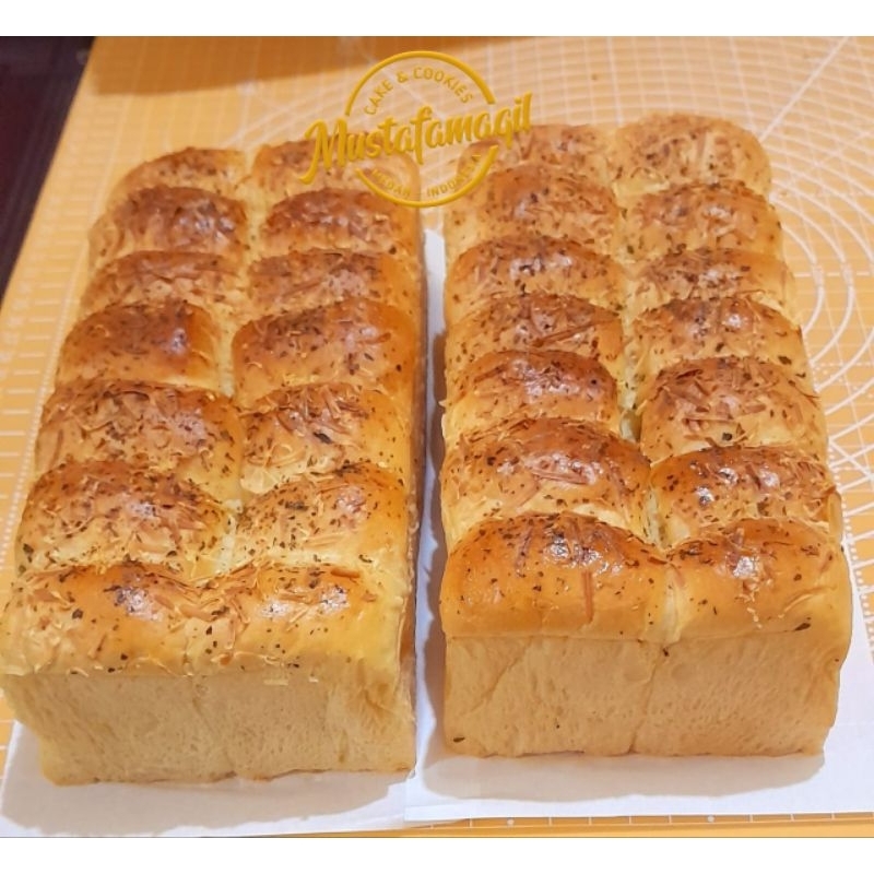 

HALAL .Roti sisir isi sosis +keje crem / Roti sisi sisi sosis +saos spagety