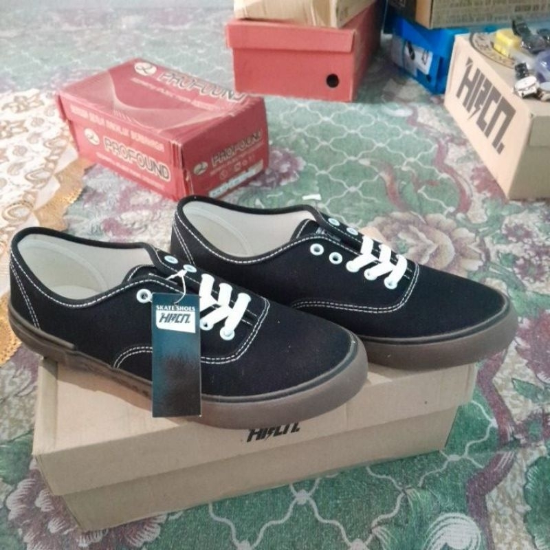 sepatu hrcn