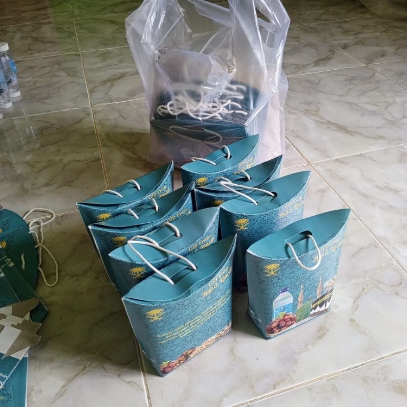 

Kotak Oleh Oleh Haji dan Umroh