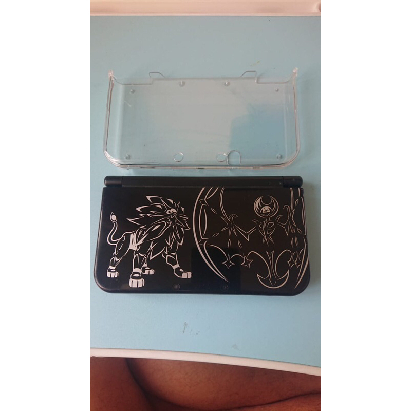 NINTENDO 3DS XL NEW SE POKEMON + CARTRIDGE POKEMON SUN