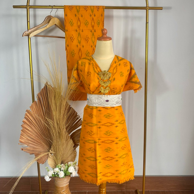KAIN TENUN ENDEK KHAS BALI MOTIF WAJIK WARNA DASAR KUNING