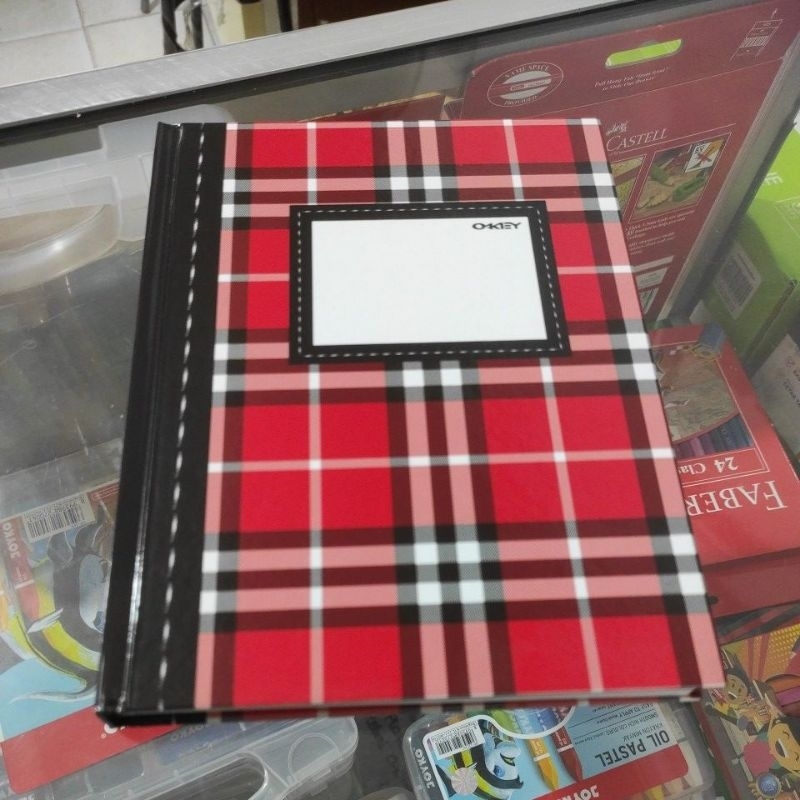 

Buku Cover Keras Kwarto Oakey 200 lembar