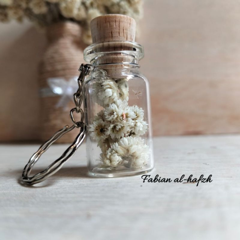 gantungan kunci  bunga kering edelwes/ gantungan kunci botol kaca/ souvenir unik estetik