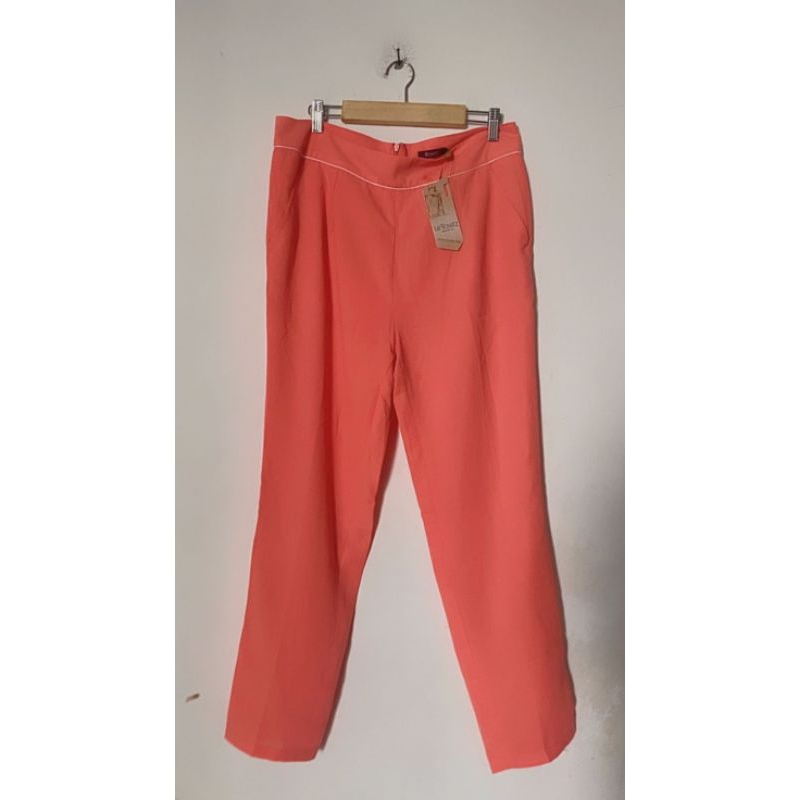celana panjang oranye Le Rosetz