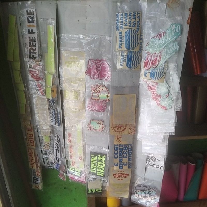 

CUTTING STICKER SUKA-SUKA (ukuran kotak 20x10cm) bisa reques nama atau gambar