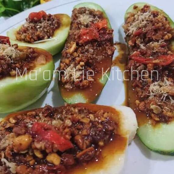 

Rujak Buah Potong Bengkuang / Pepaya / Ubi / Nanas / Mangga Khas Kalimantan