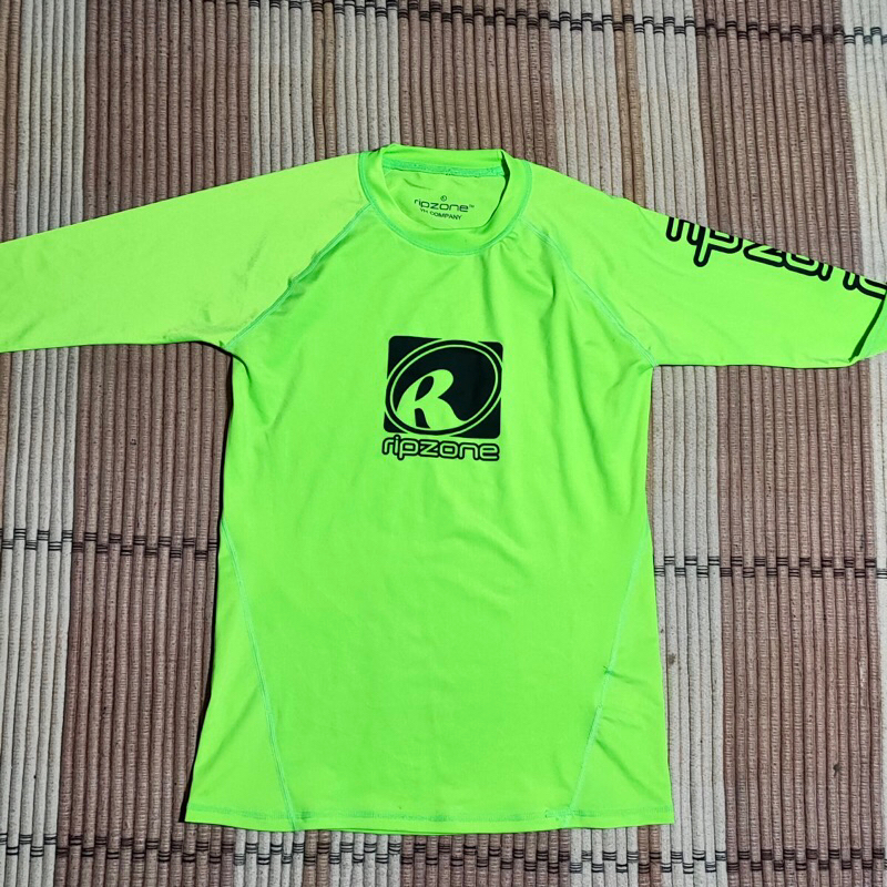 Baju Renang Dewasa Surfing Rushguard Conpression Baju Diving Preloved UN Comp Like New