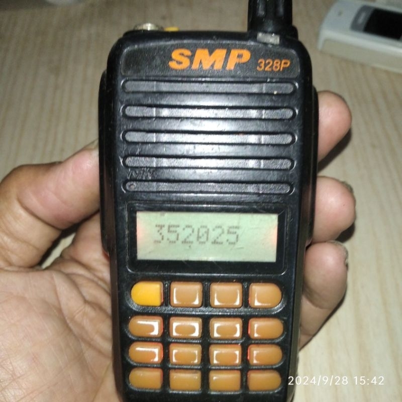 HT SMP328P UHF TIDAK ADA BATRE ANTEN LCD MINTA DI BERSIHKAN