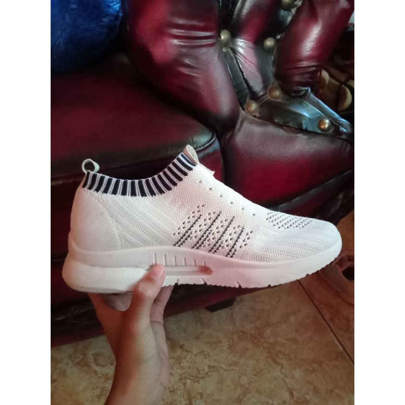 preloved sepatu putih
