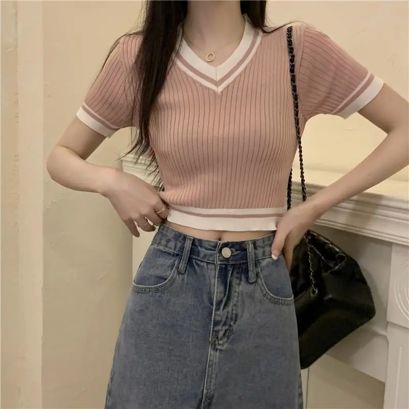 Sale DALLAS CROP TOP V NECK RIBLE / Atasan Wanita Trendy / Baju Crop V Neck Terbaru