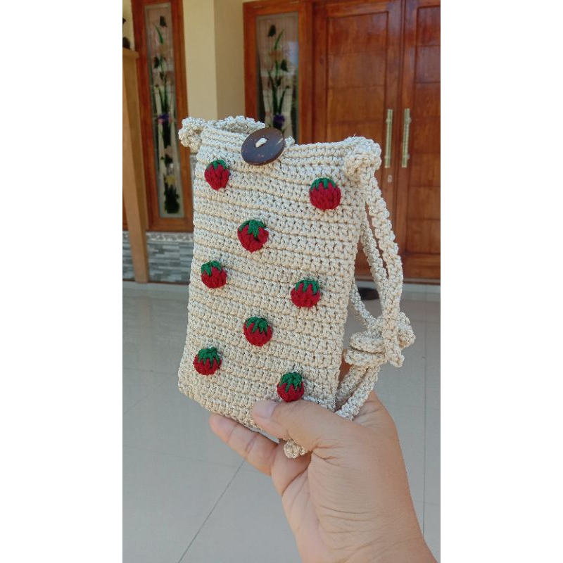 tas hp rajut strawbery tas rajut motif strawbery