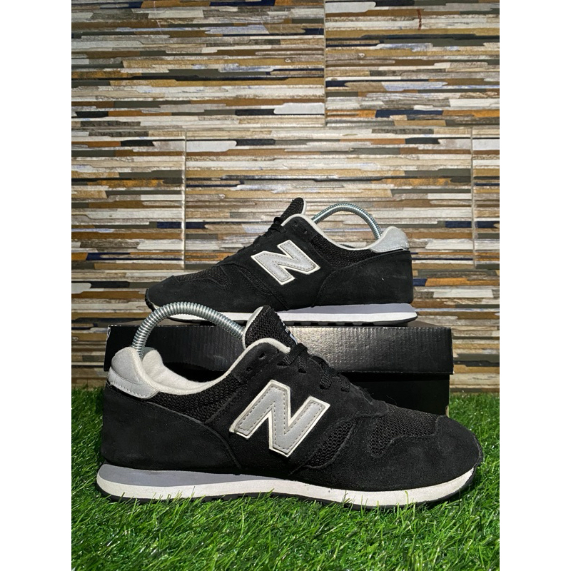 New Balance 373