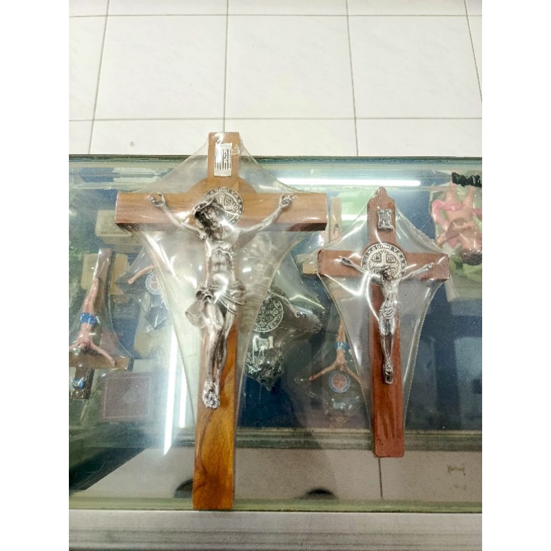Salib gantung / dinding Benediktus corpus Yesus silver