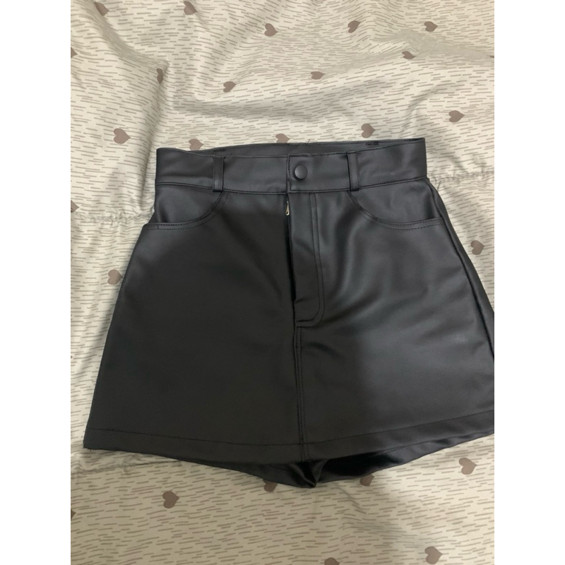 preloved rok celana kulit keren XS