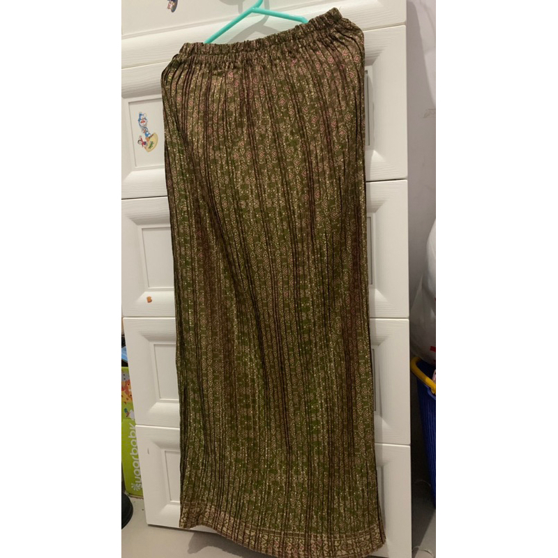 Preloved rok plisket hijau