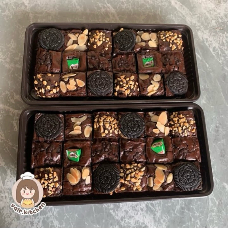 

FUDGY BROWNIES 18 Pcs (Size M)