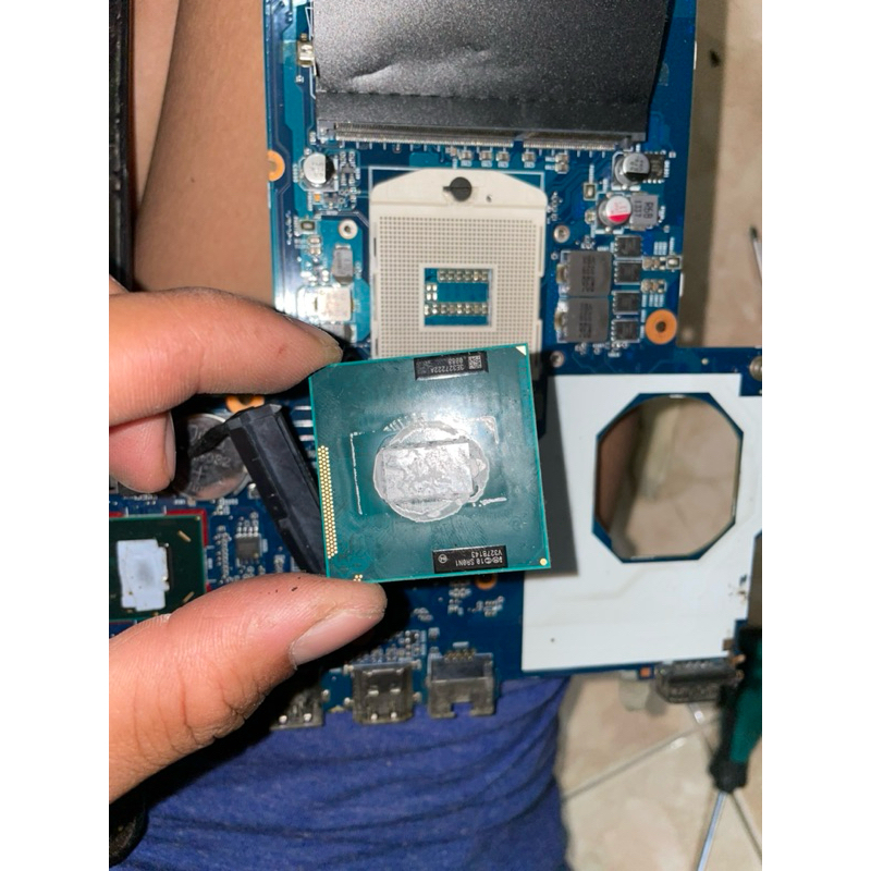 Prosesor Laptop Hp 1000 core i3 normal copotan + motherboard (rusak modul charger)