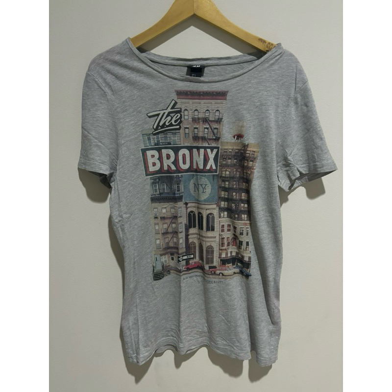 H&M GREY BRONX GRAPHIC T-SHIRT MENS// KAOS H&M
