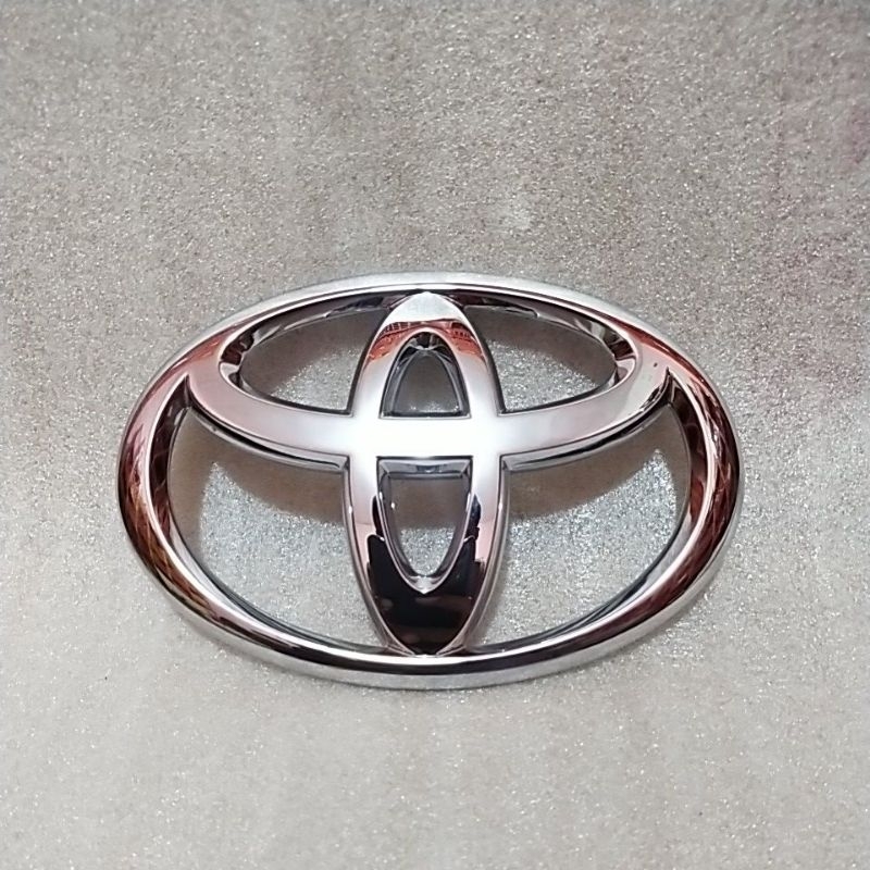 emblem logo depan Toyota Avanza dan Innova original