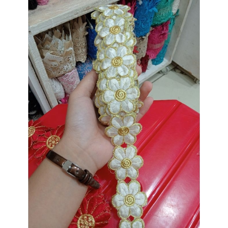 RENDA BUNGA METERAN/RENDA BUNGA MIX WARNA GOLD/RENDA KERAH PINGGANG