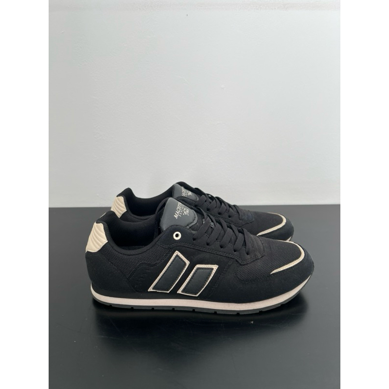 Macbeth Fischer Black/ Cement