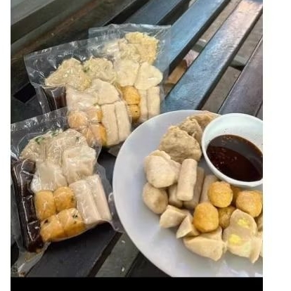 

empek empek Palembang isi 10 pcs enak murah gurih cuko kental pedas