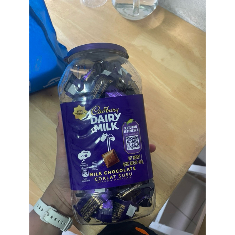 

Cadbury Dairy Milk Cokelat Neaps Jar 405GR, Coklat lembut dalam ukuran toples