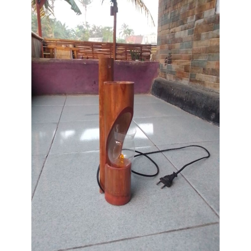 Lampu hias dinding dari bambu