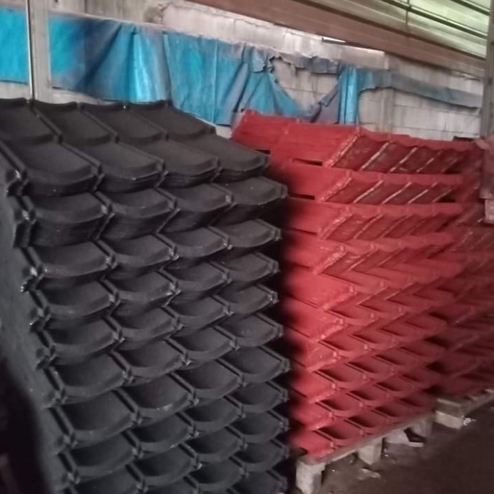ATAP BAJA RINGAN GENTENG METAL PASIR 2X4 HITAM MERAH