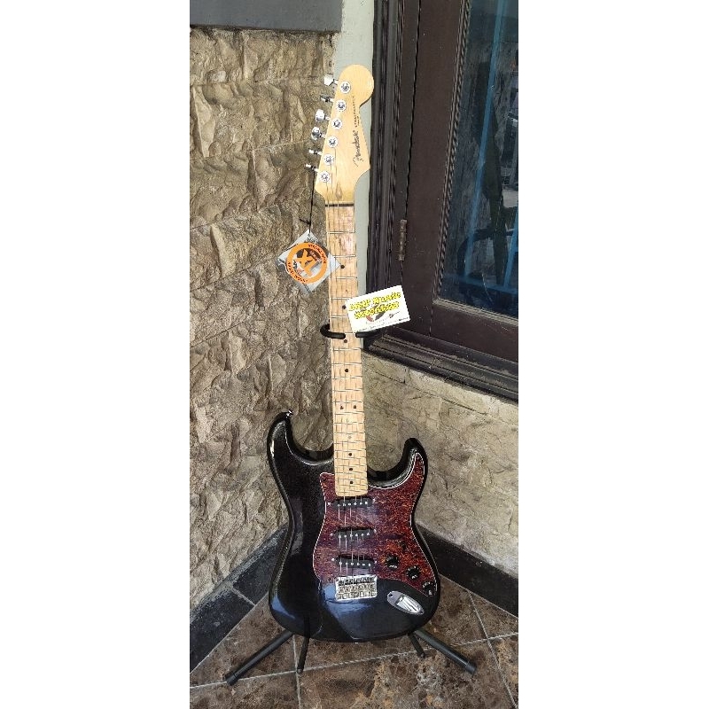 gitar Stratocaster tremolo fixed bridge logo fender