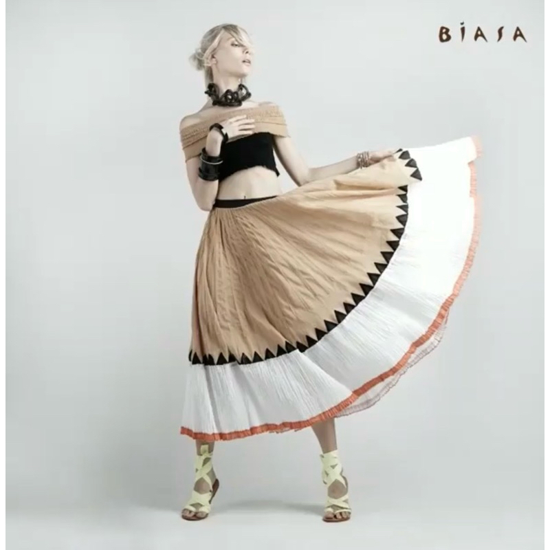 BIASA OFFICIAL Dakota Crinkled Edge Maxi Skirt Size S-M - Black