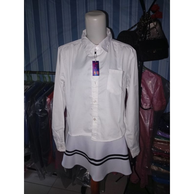 kemeja putih crop