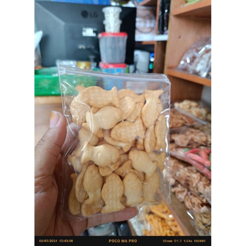 

biskuit ikan rasa durian