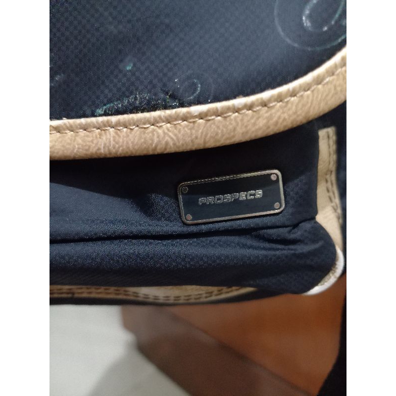 hand bag dan sling dari prospecs banyak ruang