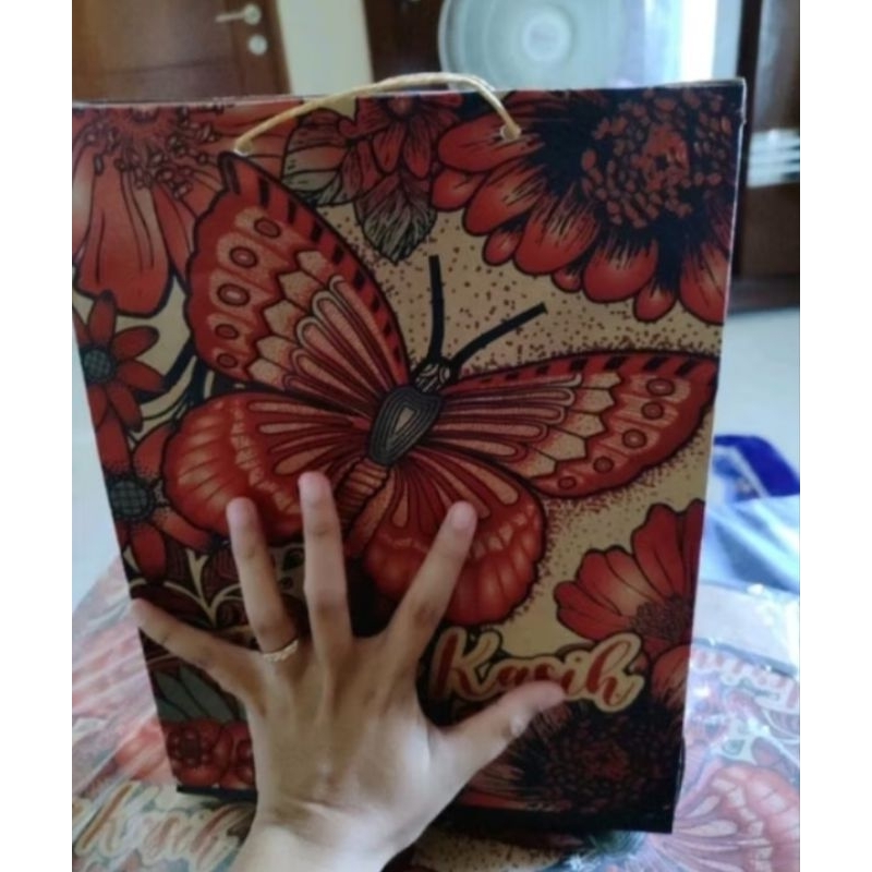 

100 pcs Tas Paperbag Batik Sedang 21x17x6