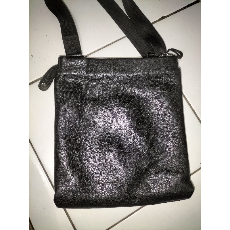 tas pria kulit asli/sling bag brand DAKS preloved.baca deskripsi