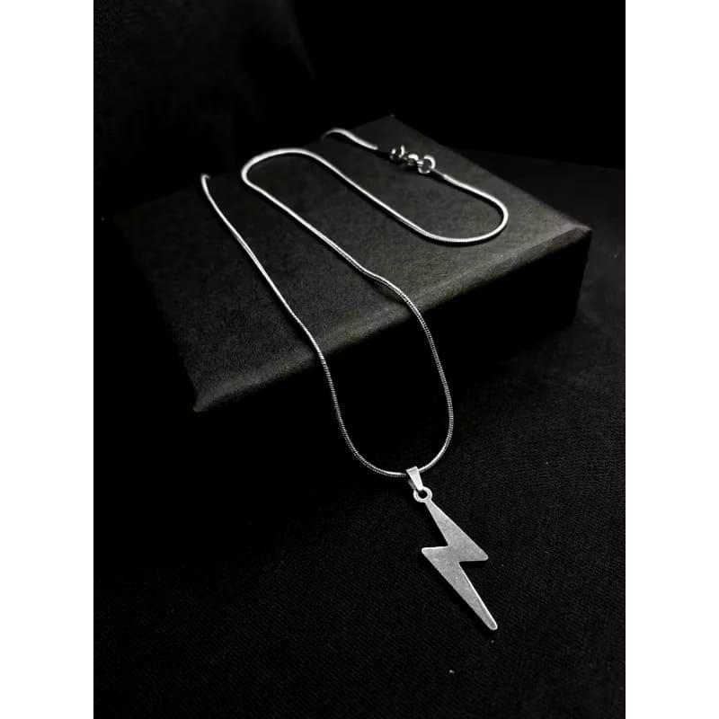 Kalung Titanium Silver Bulat Liontin Petir