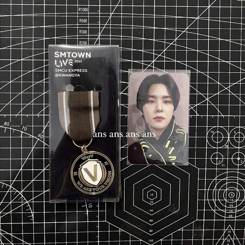 KUN WAYV SMCU EXPRESS EMBLEM BADGE SET